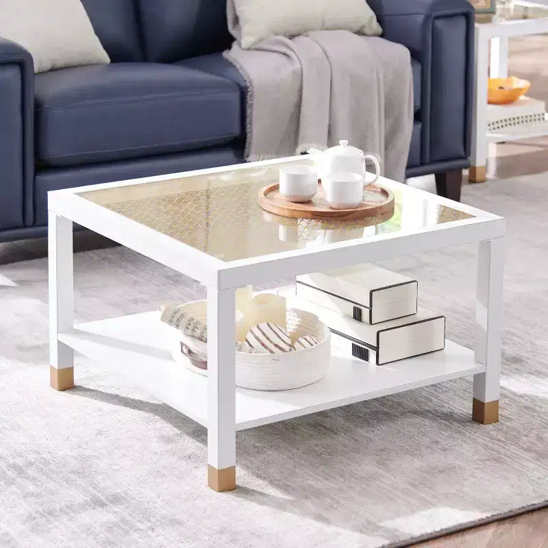 Table basse Probe Hues en verre, avec plateau trempé à accents dorés et structure en métal