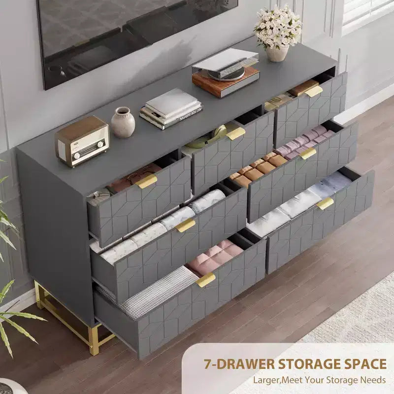 Commode de chambre, 7 tiroirs avec poignées dorées